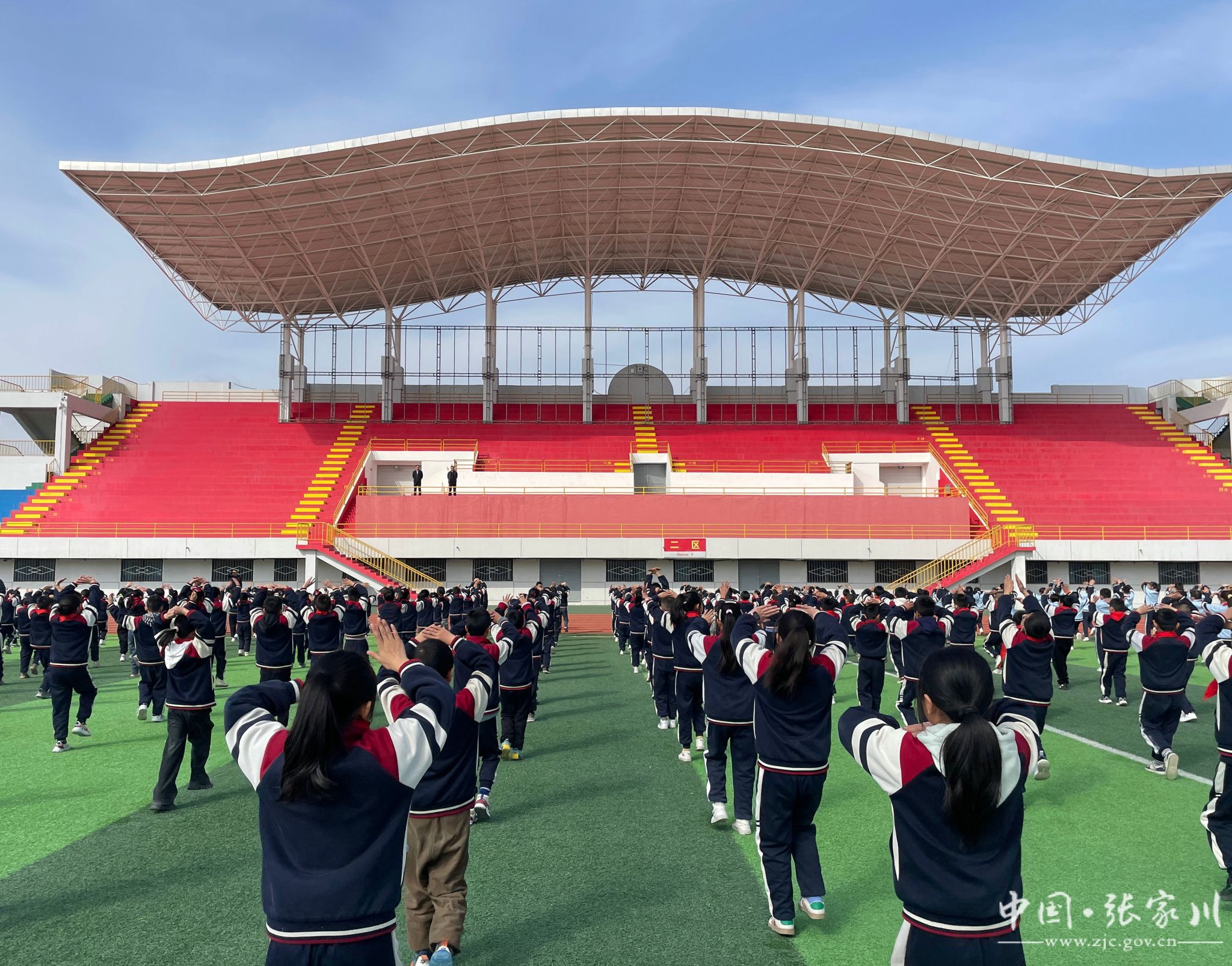 张家川县阿阳小学大课间操舞出朝气活力展现青春风采