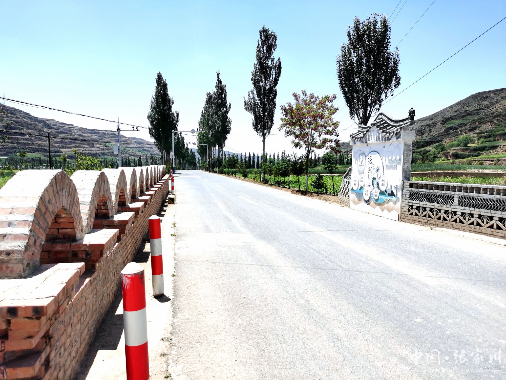 川王镇:小巷道硬化铺就便民"幸福"路