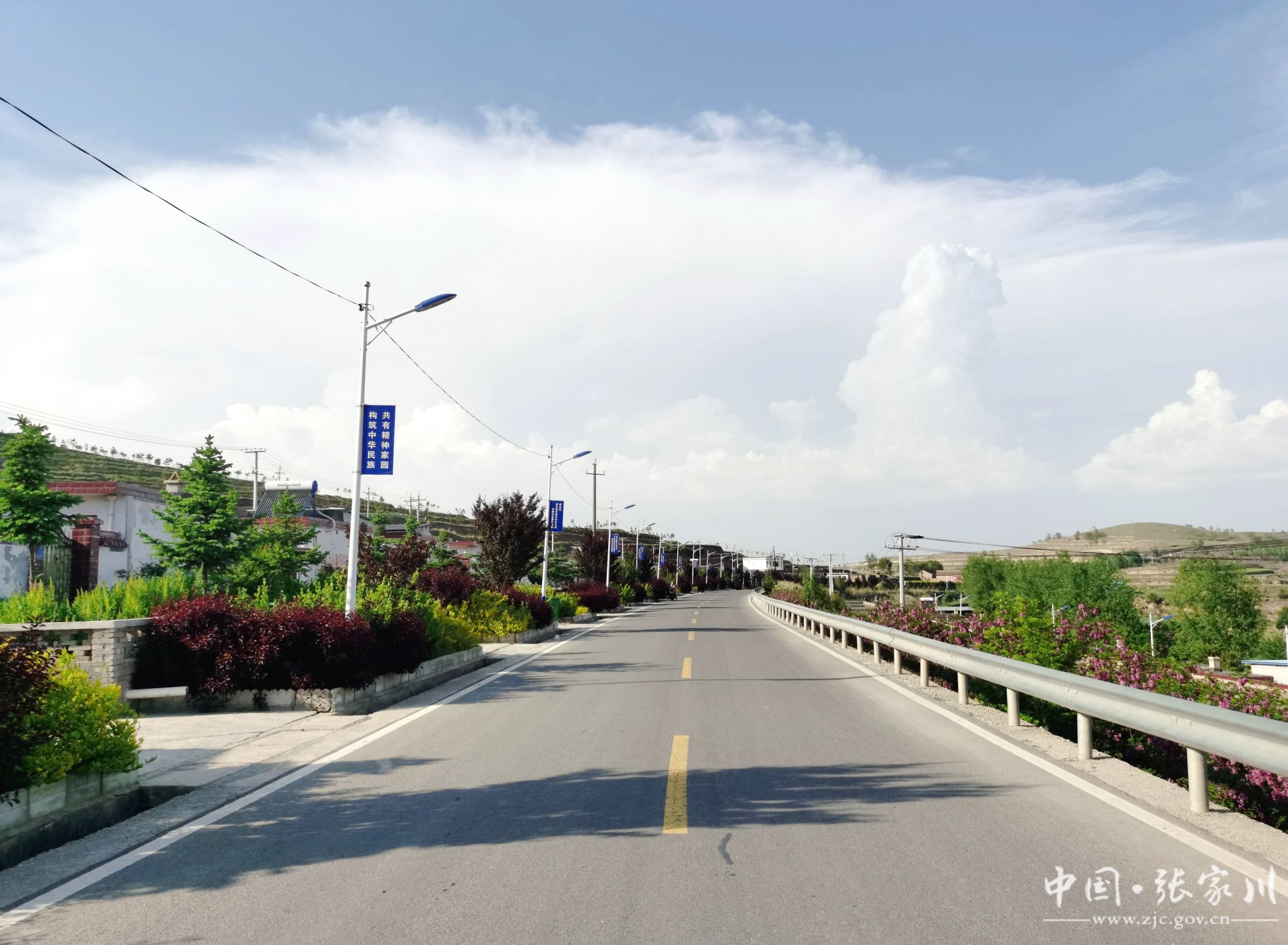 【创卫在行动】梁山镇:向美而行  绘就和美乡村新画卷