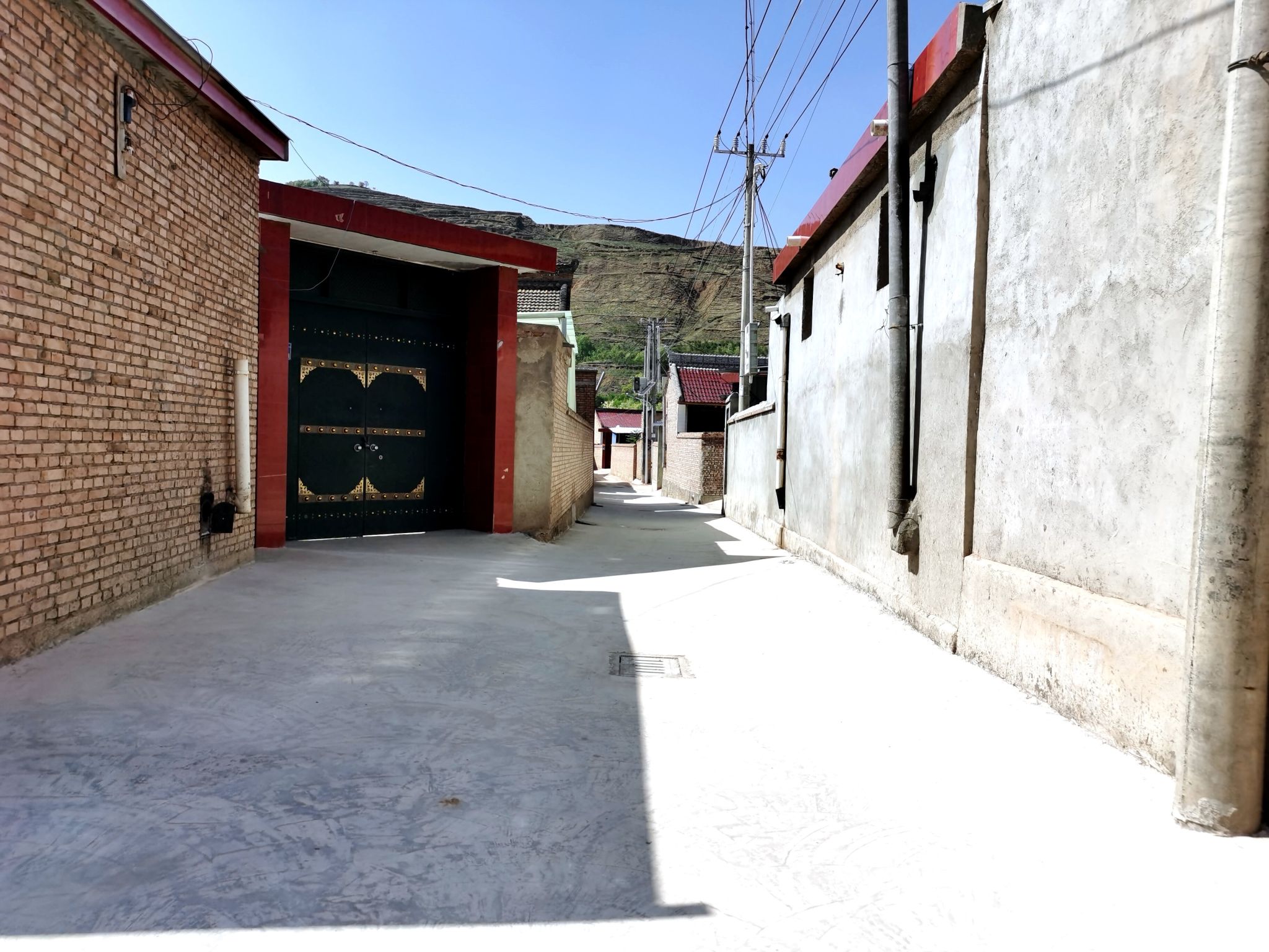 川王镇:小巷道硬化铺就便民"幸福"路