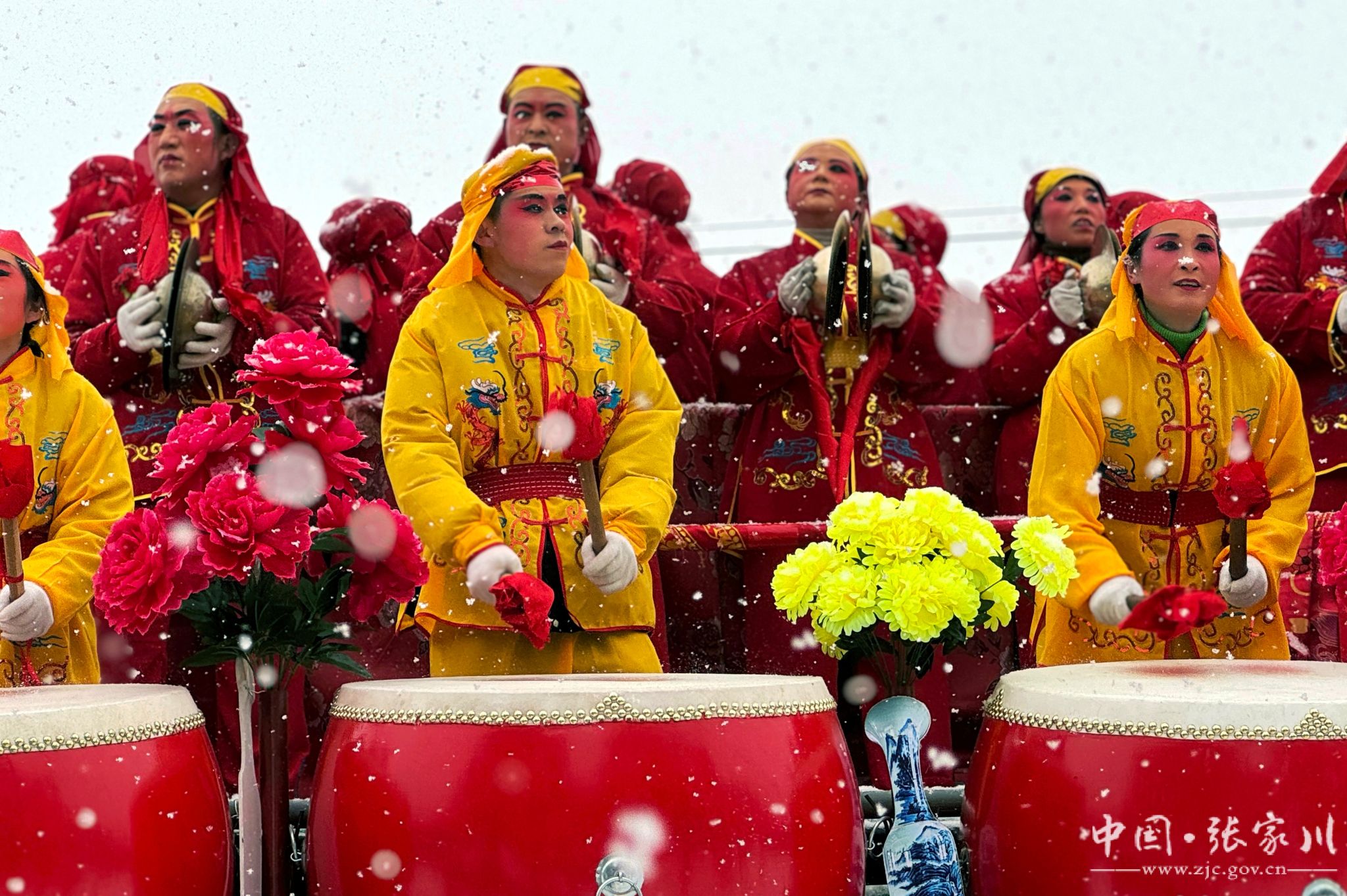 张家川县农历正月十四耍社火闹新年民俗年味儿舞起来