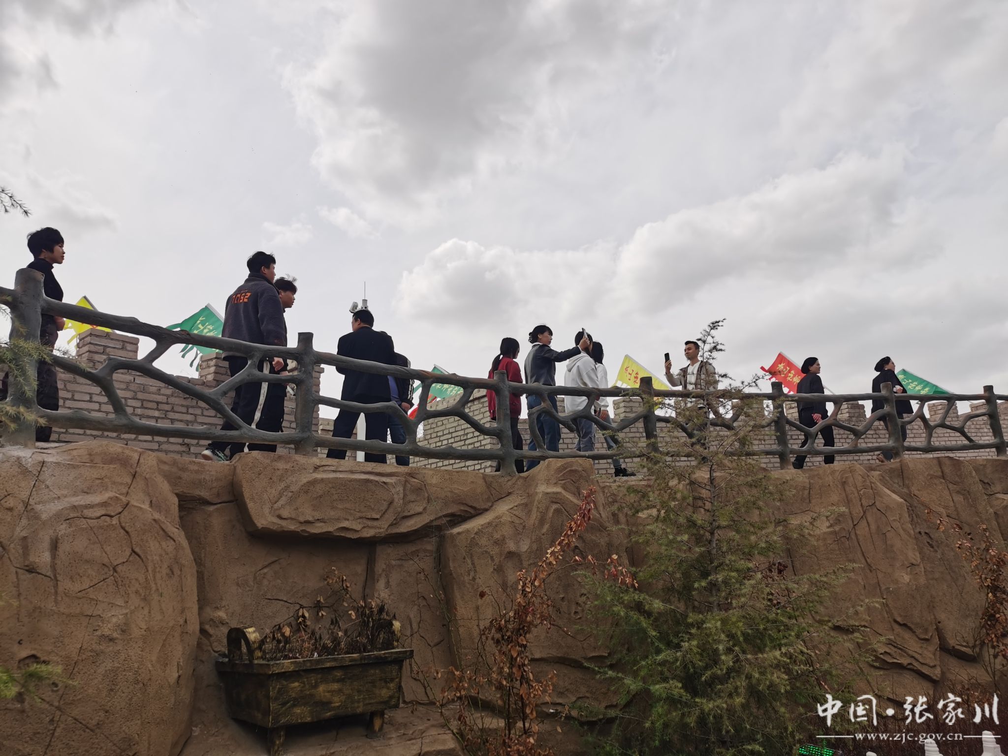 乡村行看振兴品三国游古堡尝美食摘樱桃赏杏花张家川县乡村旅游持续