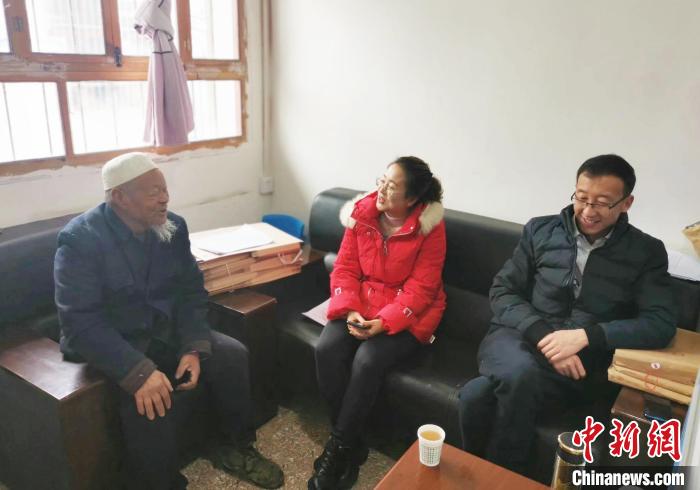 甘肃女干部走村入户12年:村民挪“穷窝” 留守者增收“有门”